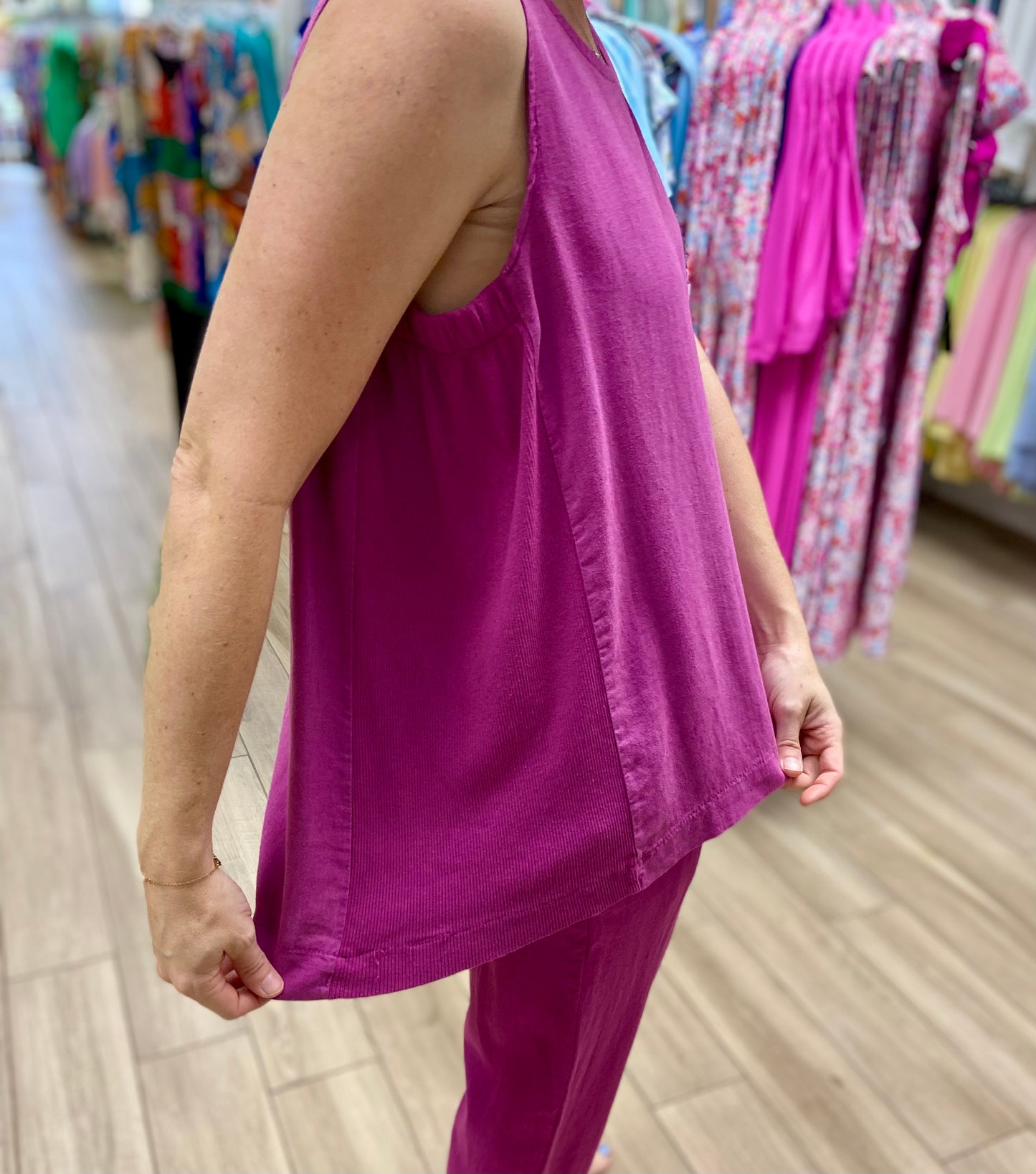 M 15-12087W Side Stretch Tank Top