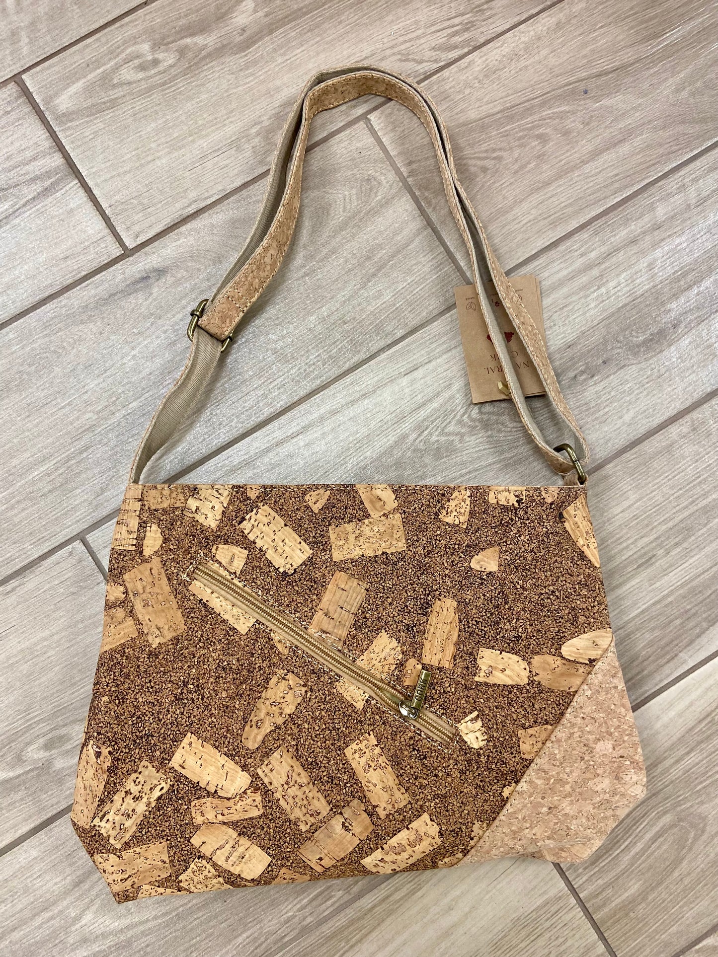 Meninas 2339 Sideways Zip Cork Bag