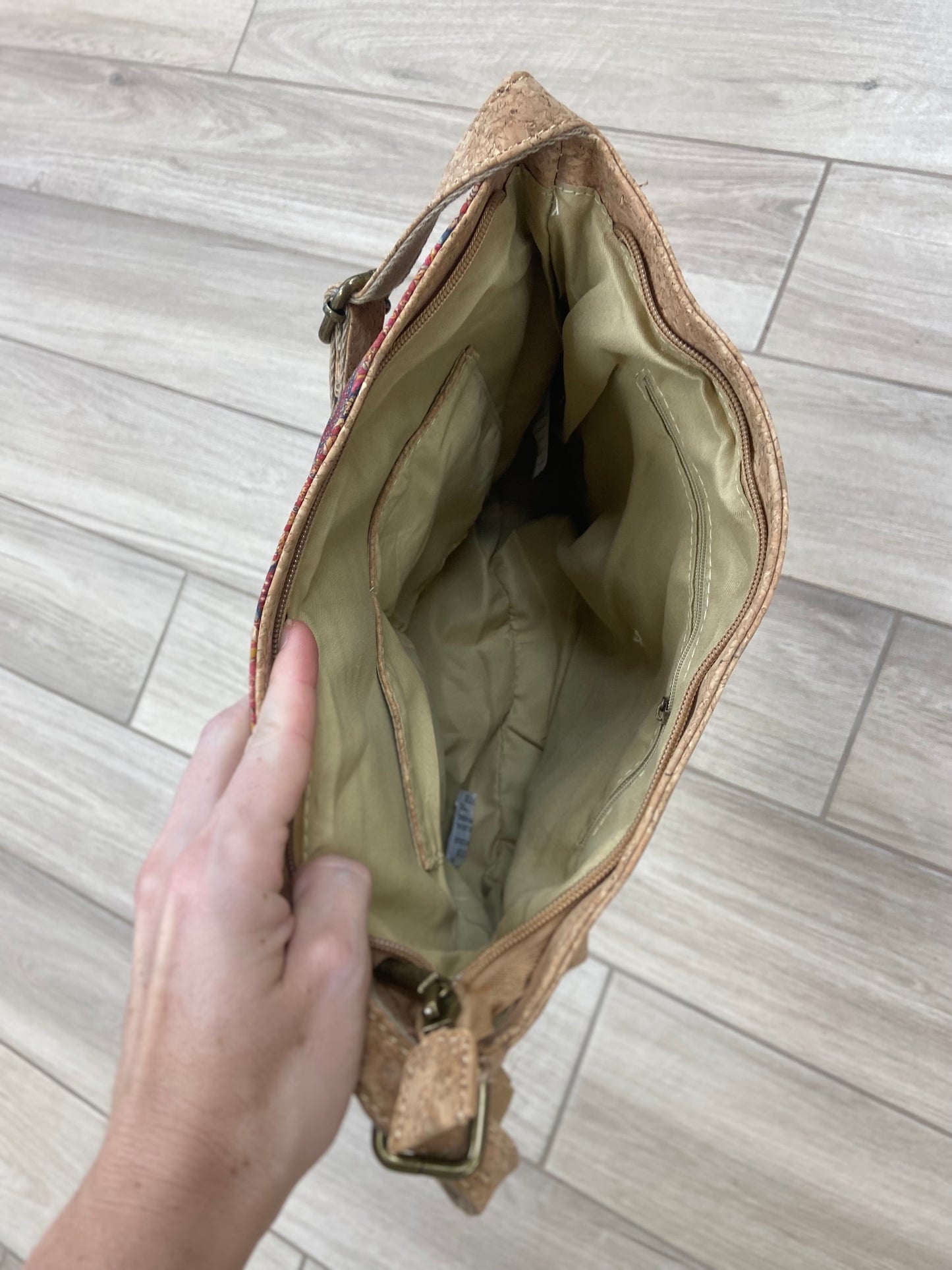 Meninas 2339 Sideways Zip Cork Bag