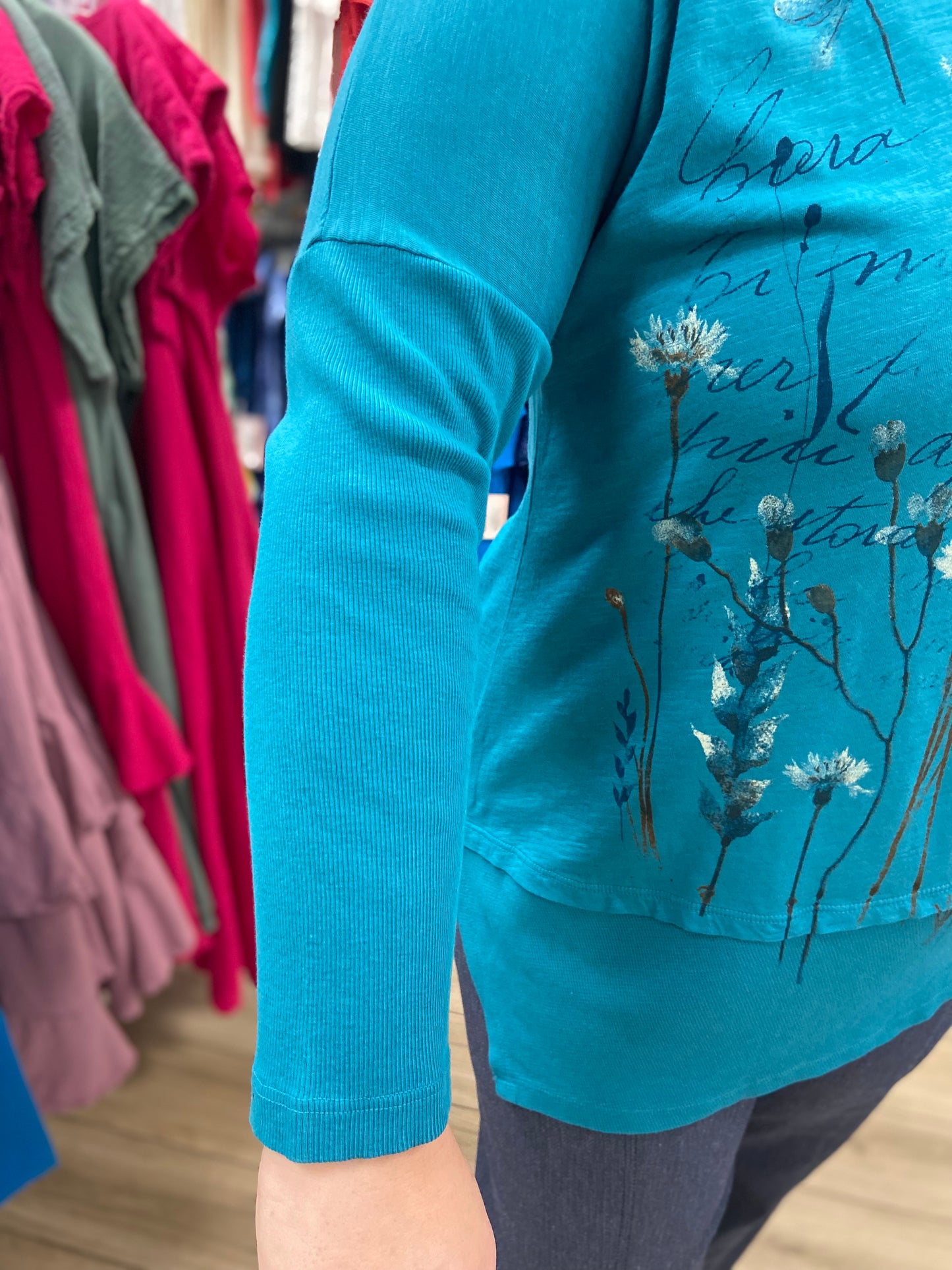 Jess & Jane M41 Angled Hem Top