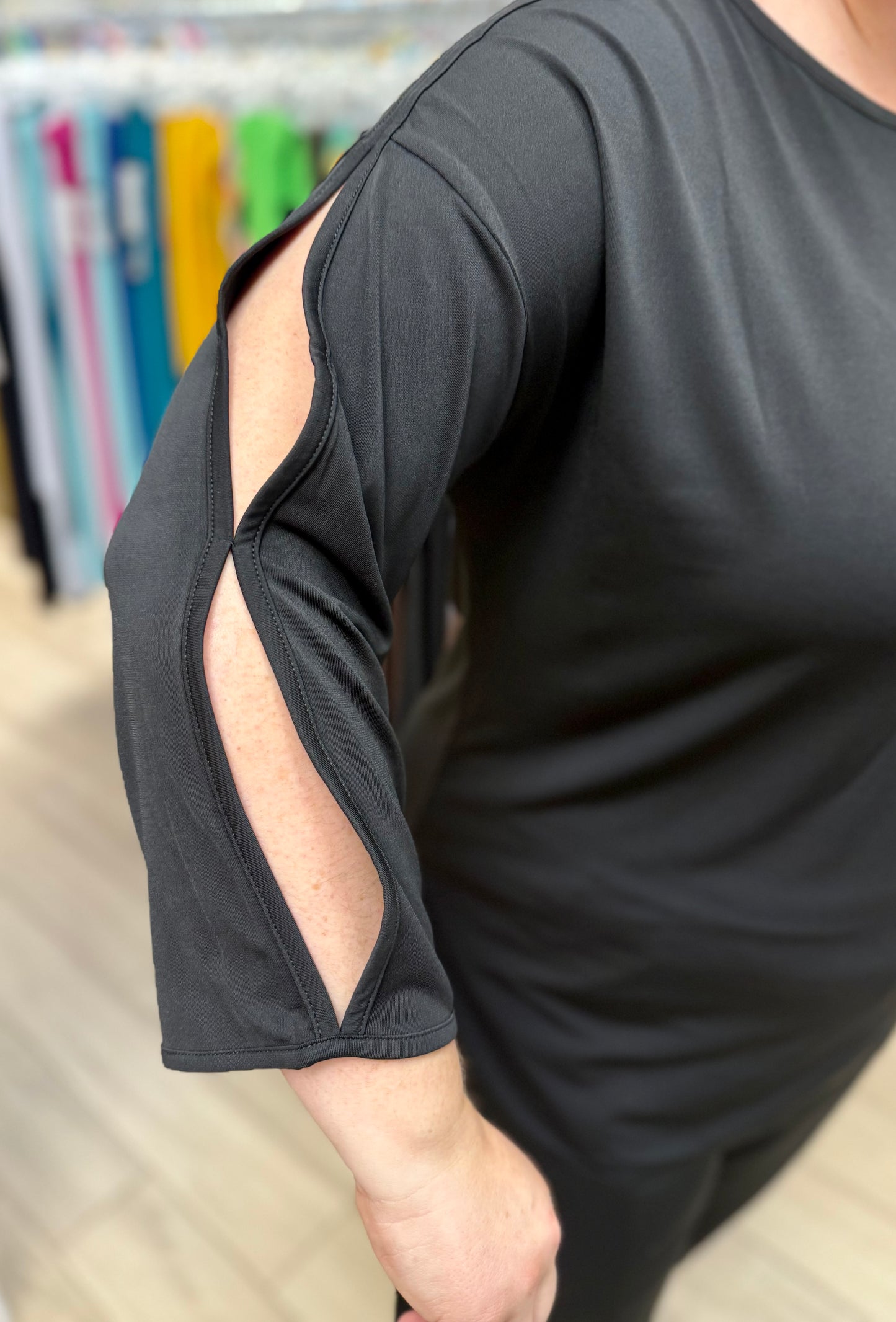 Ravel W2283 Stretch Slice Arm Top