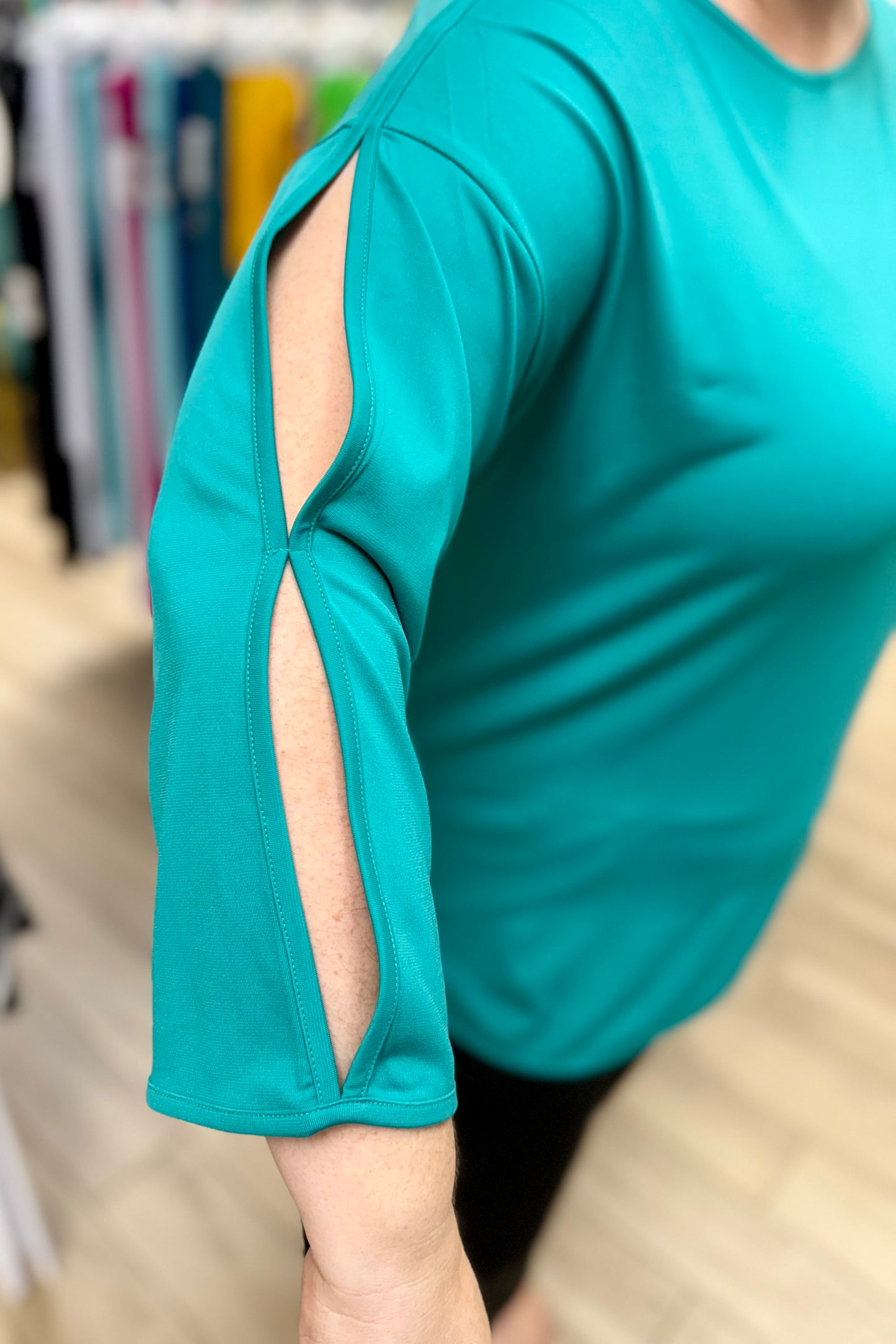 Ravel W2283 Stretch Slice Arm Top