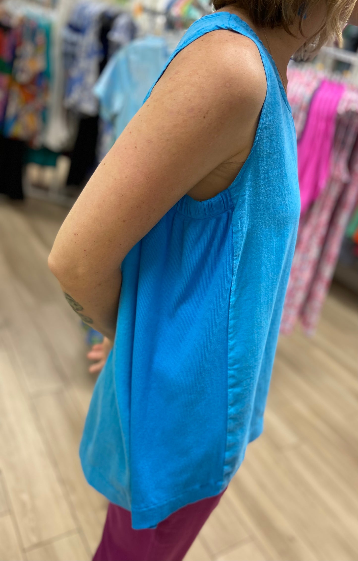M 15-12087W Side Stretch Tank Top