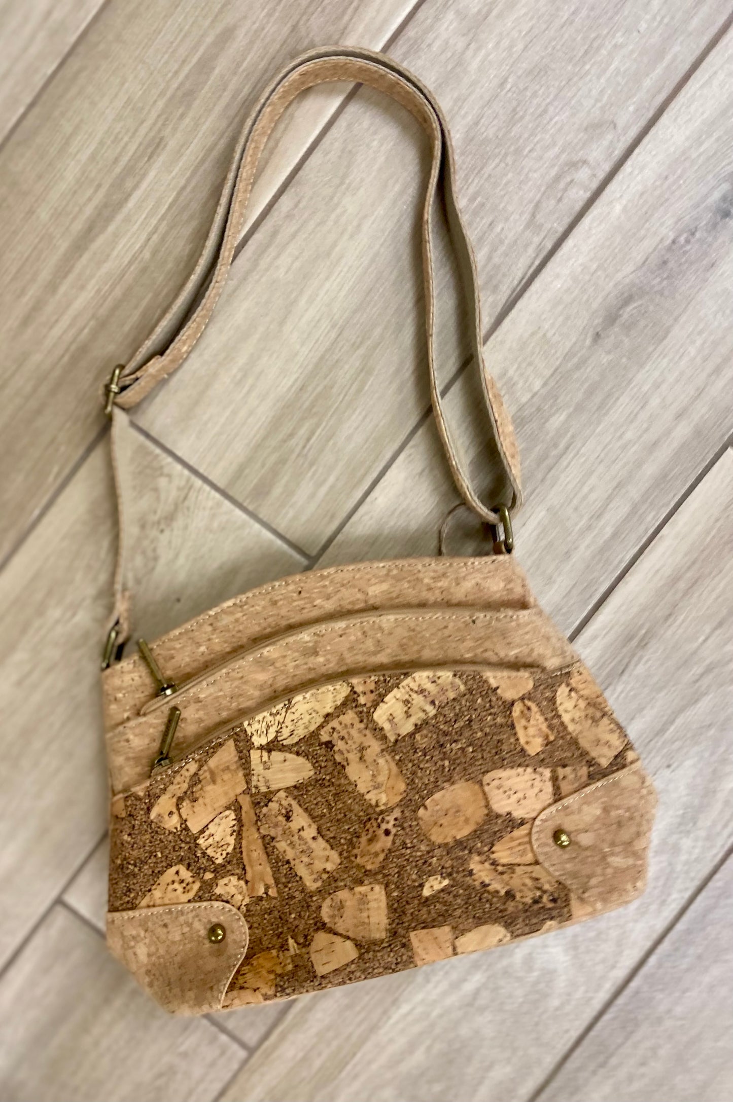 Meninas 2340 Triple Zip Cork Bag