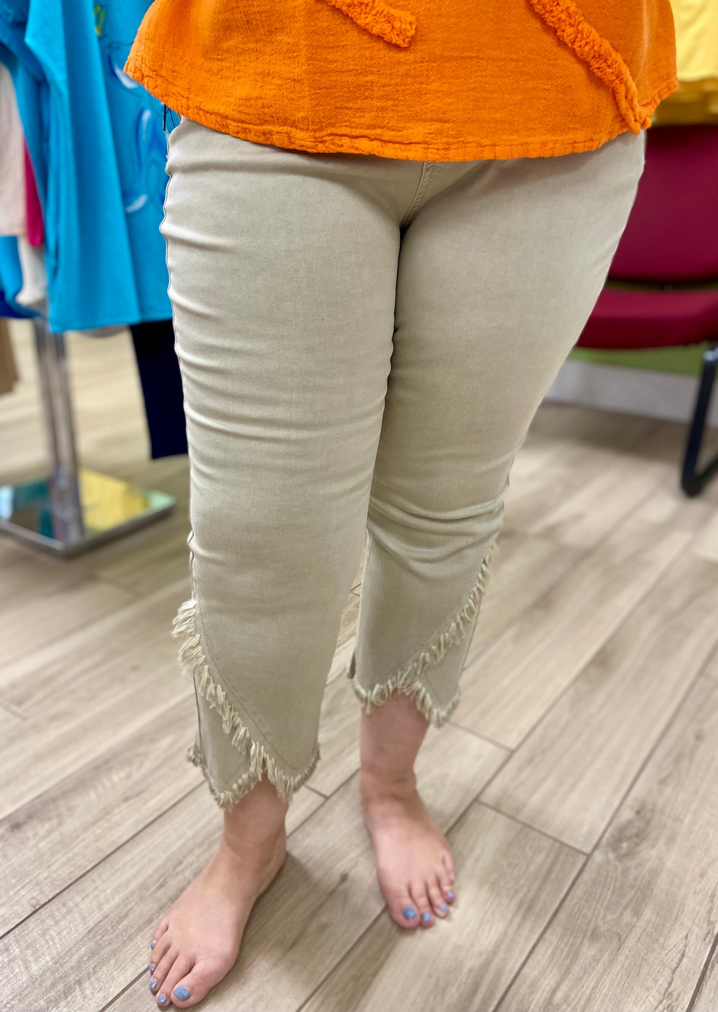 Euro P4131 Crop Fringe Jean