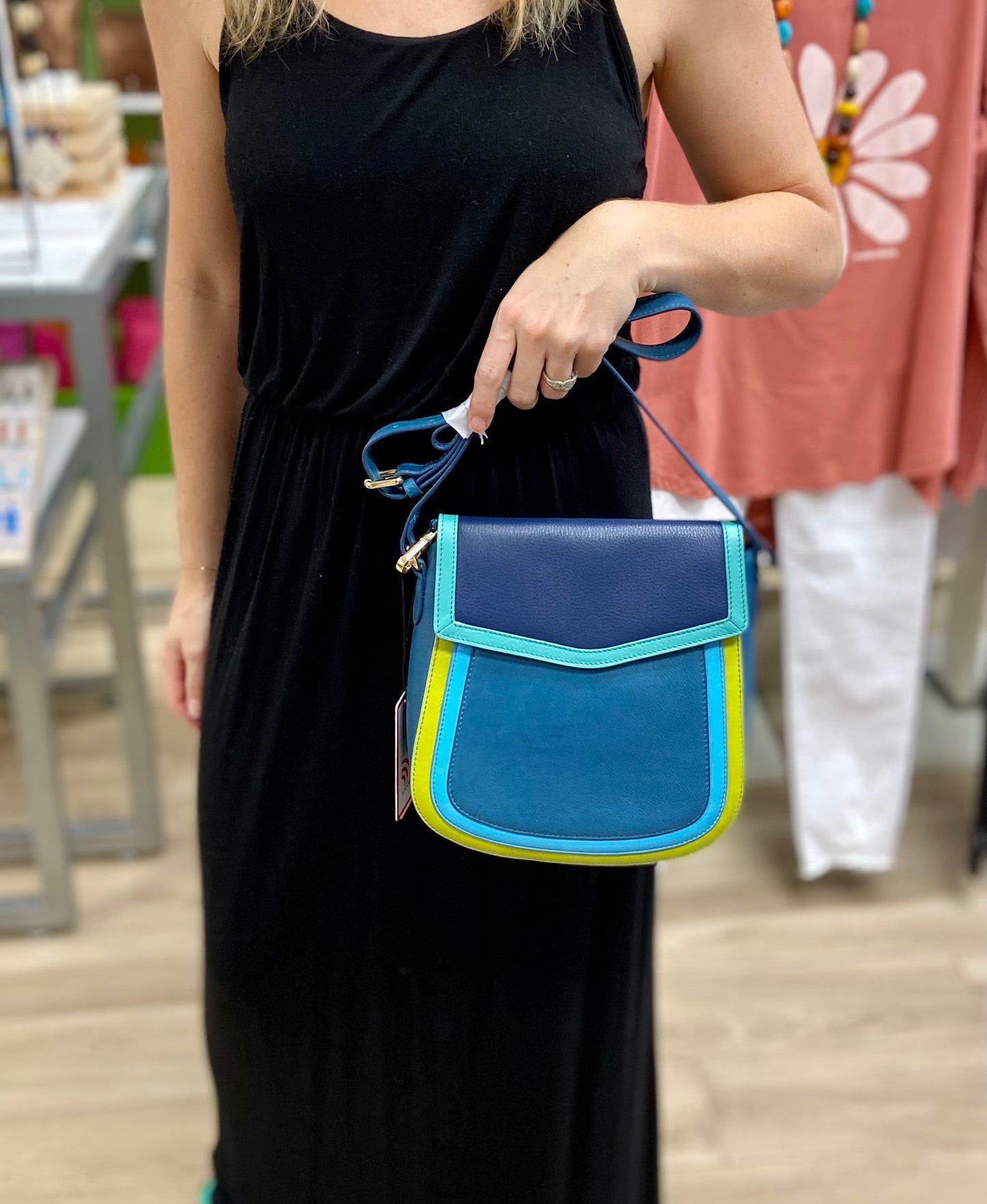 ILI 6777 Flap Bucket Bag