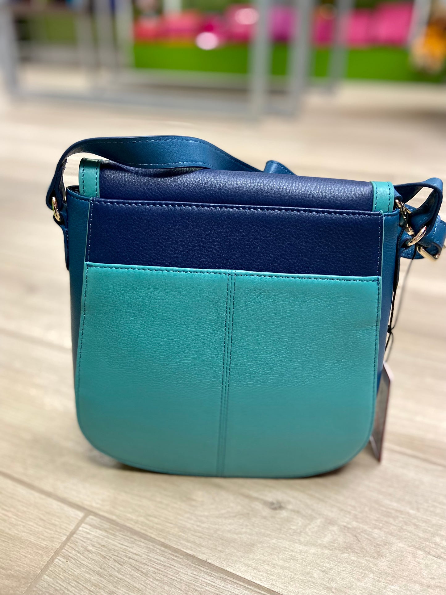 ILI 6777 Flap Bucket Bag