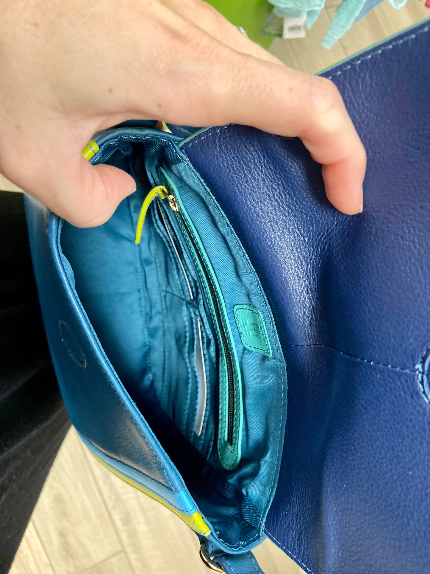 ILI 6777 Flap Bucket Bag