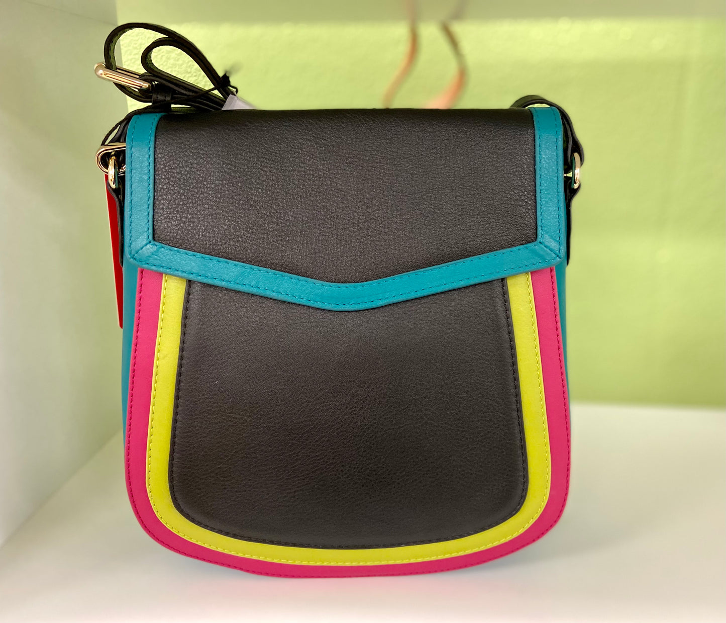 ILI 6777 Flap Bucket Bag