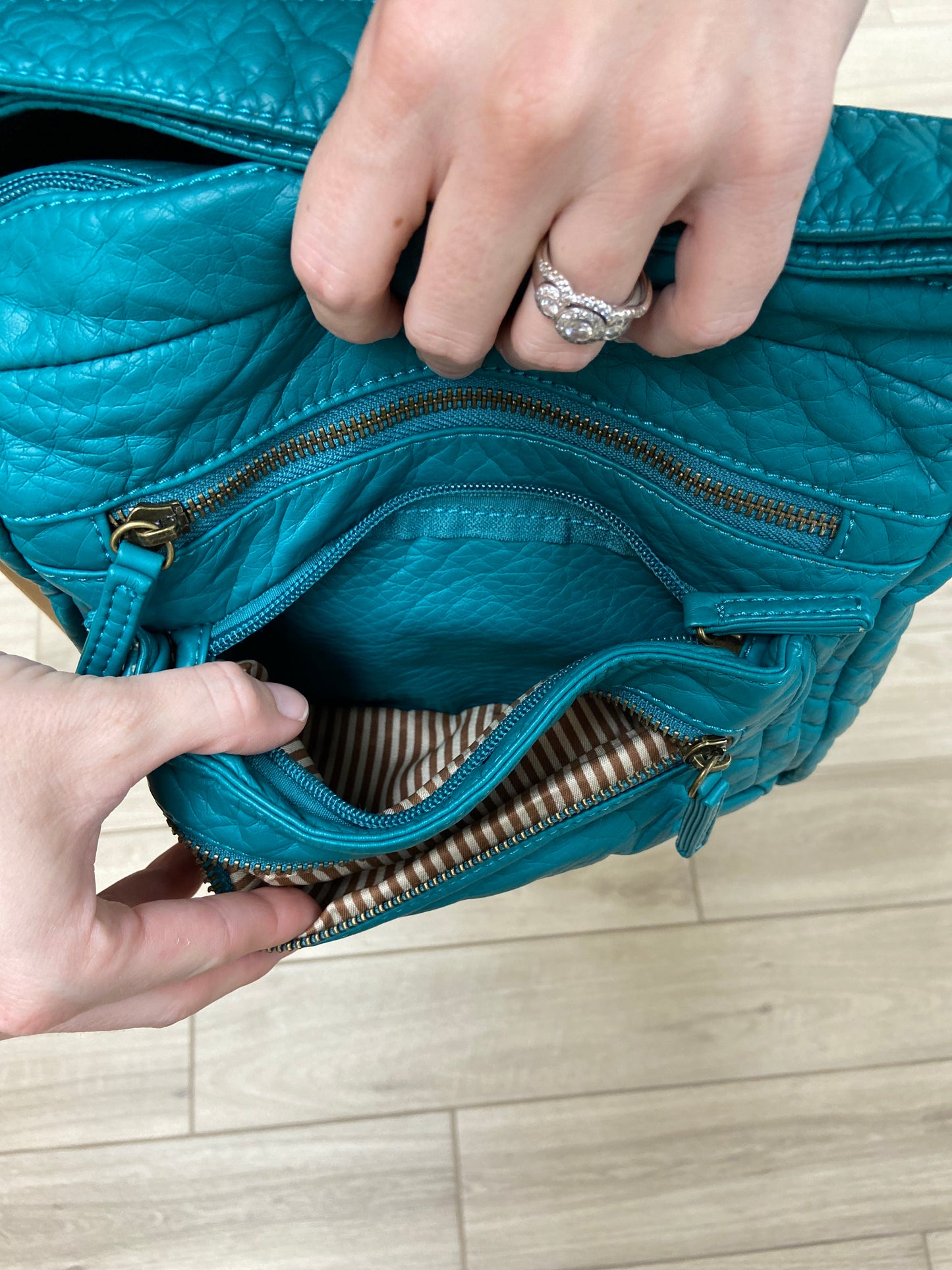 Ampere Elsa Crossbody Bag