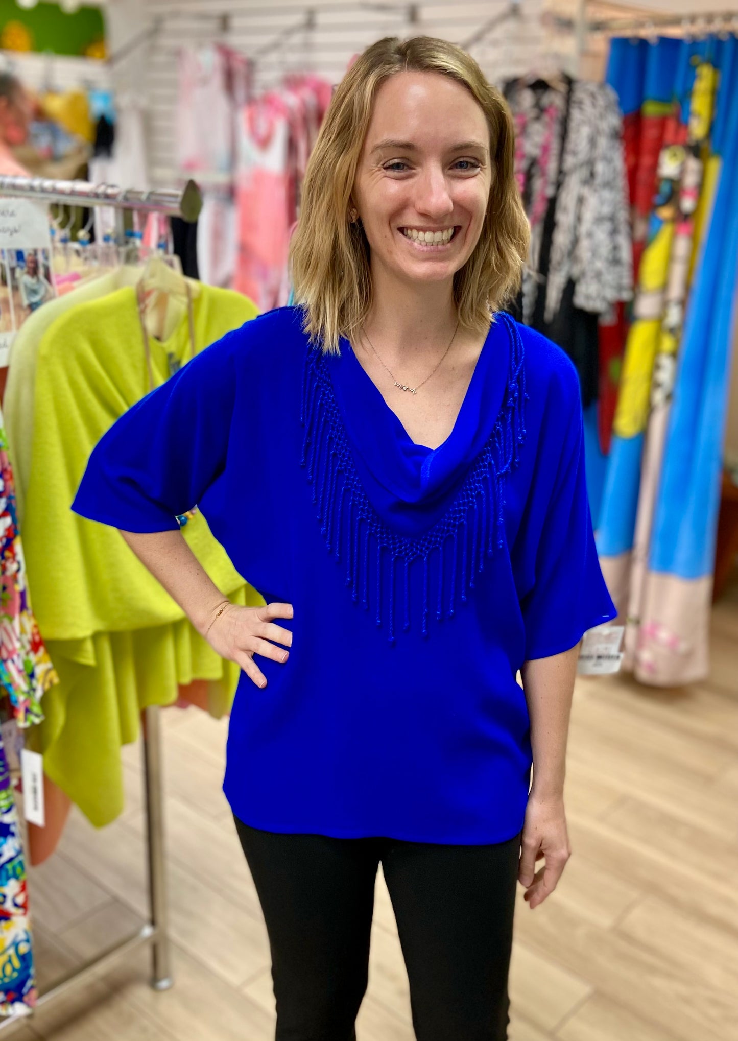 Dairi 225F One Size Fringe Cowl Top