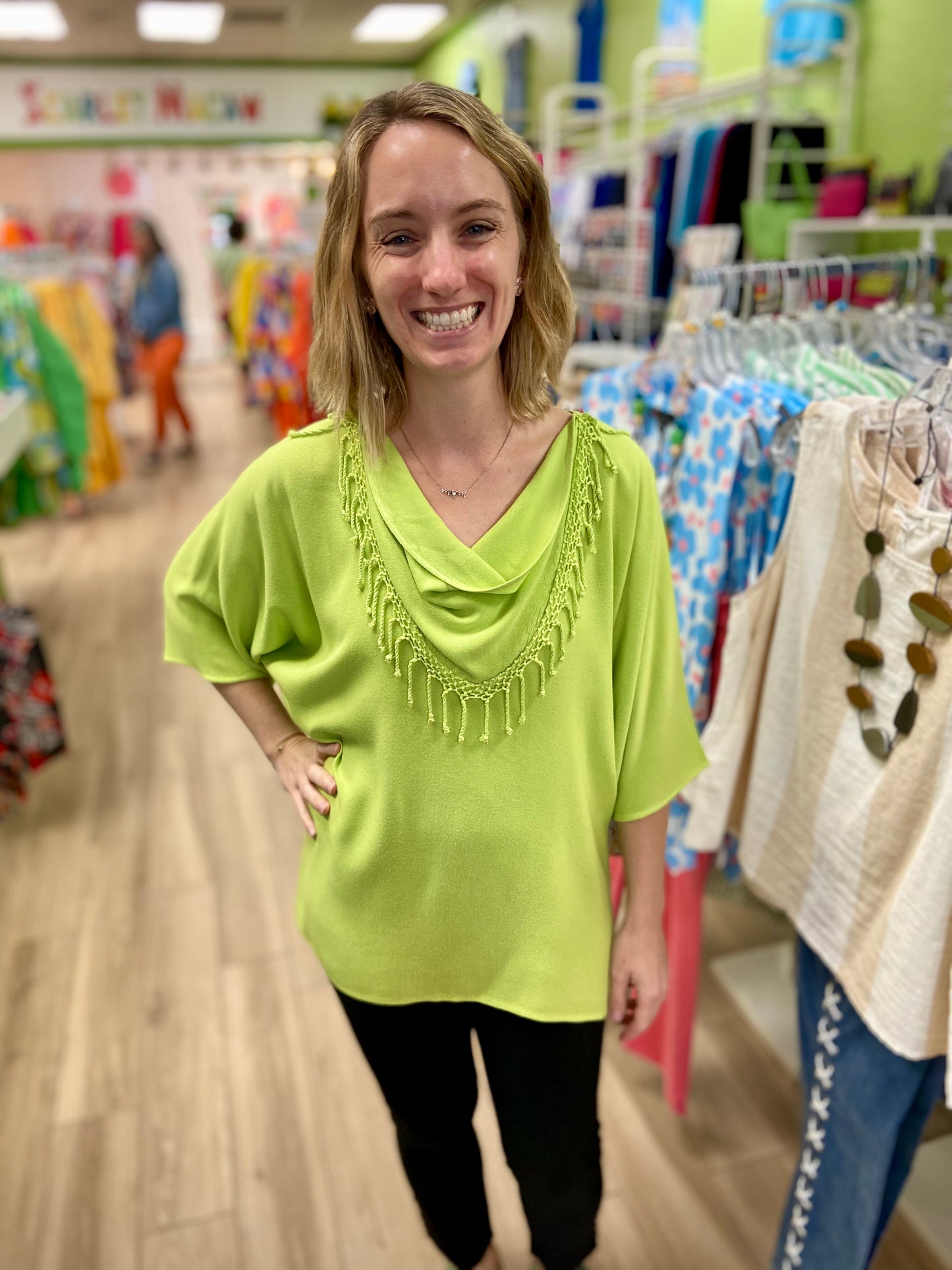 Dairi 225F One Size Fringe Cowl Top