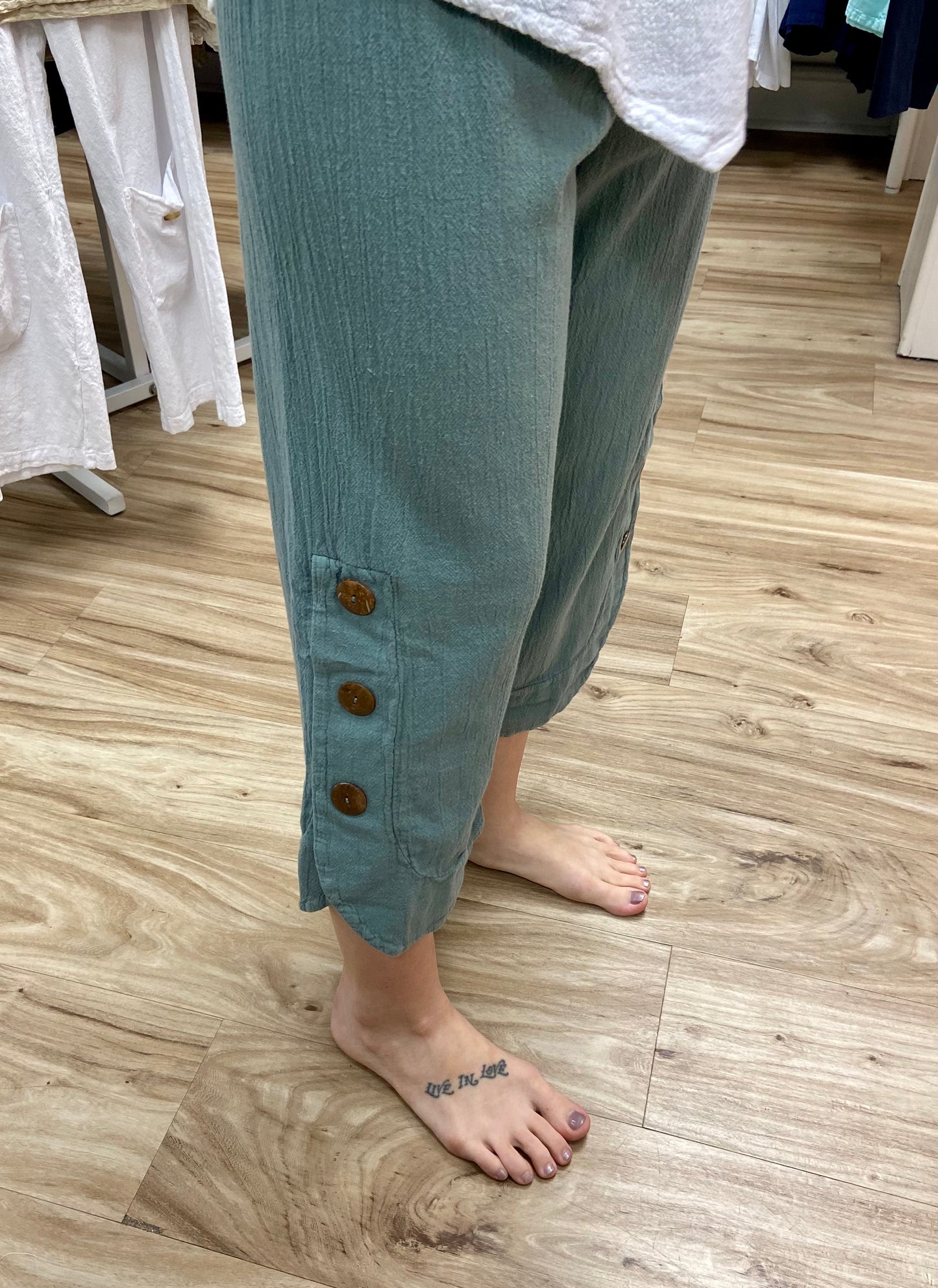 Dunes Buho Button Capri
