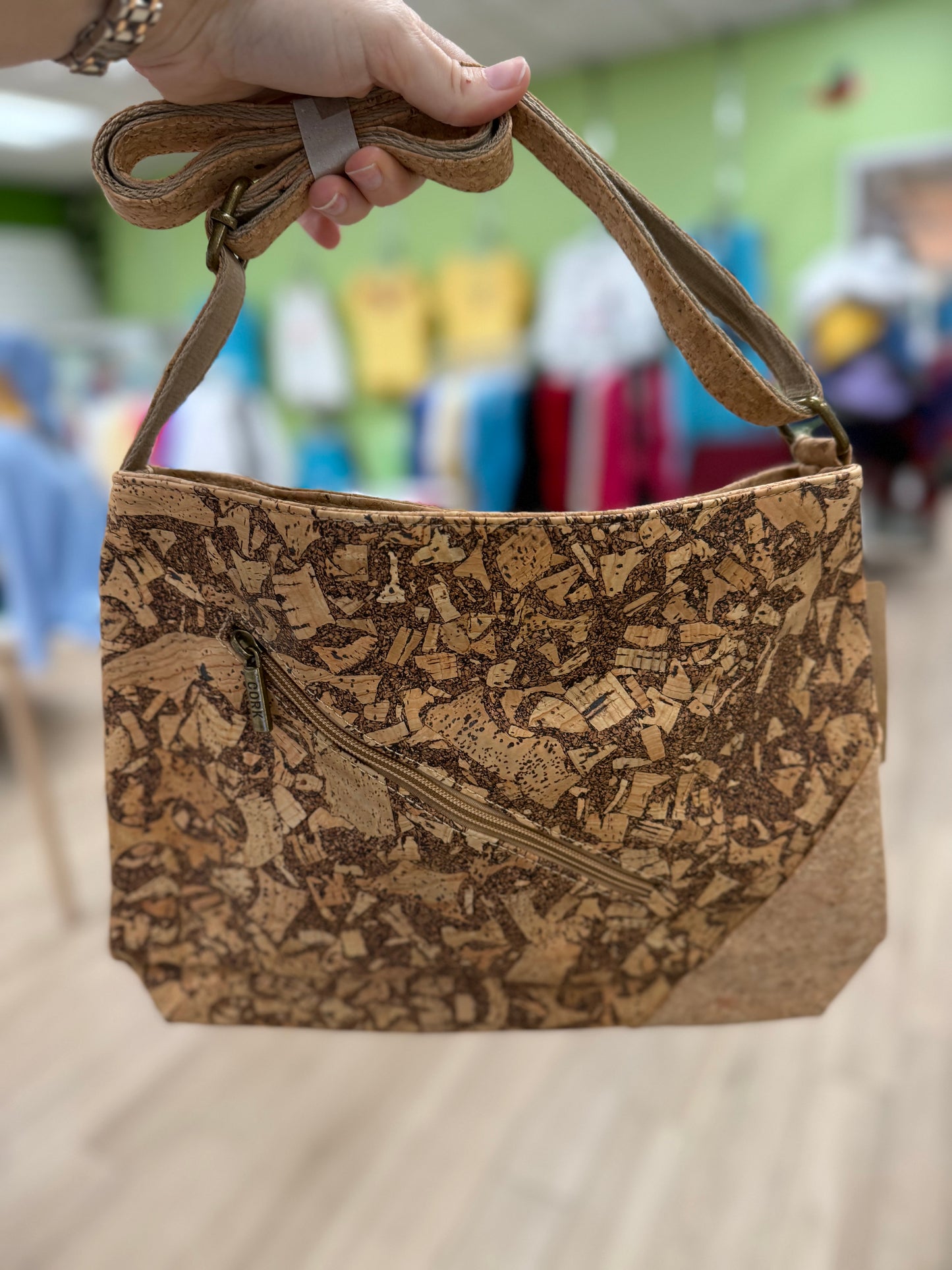 Meninas 2339 Sideways Zip Cork Bag