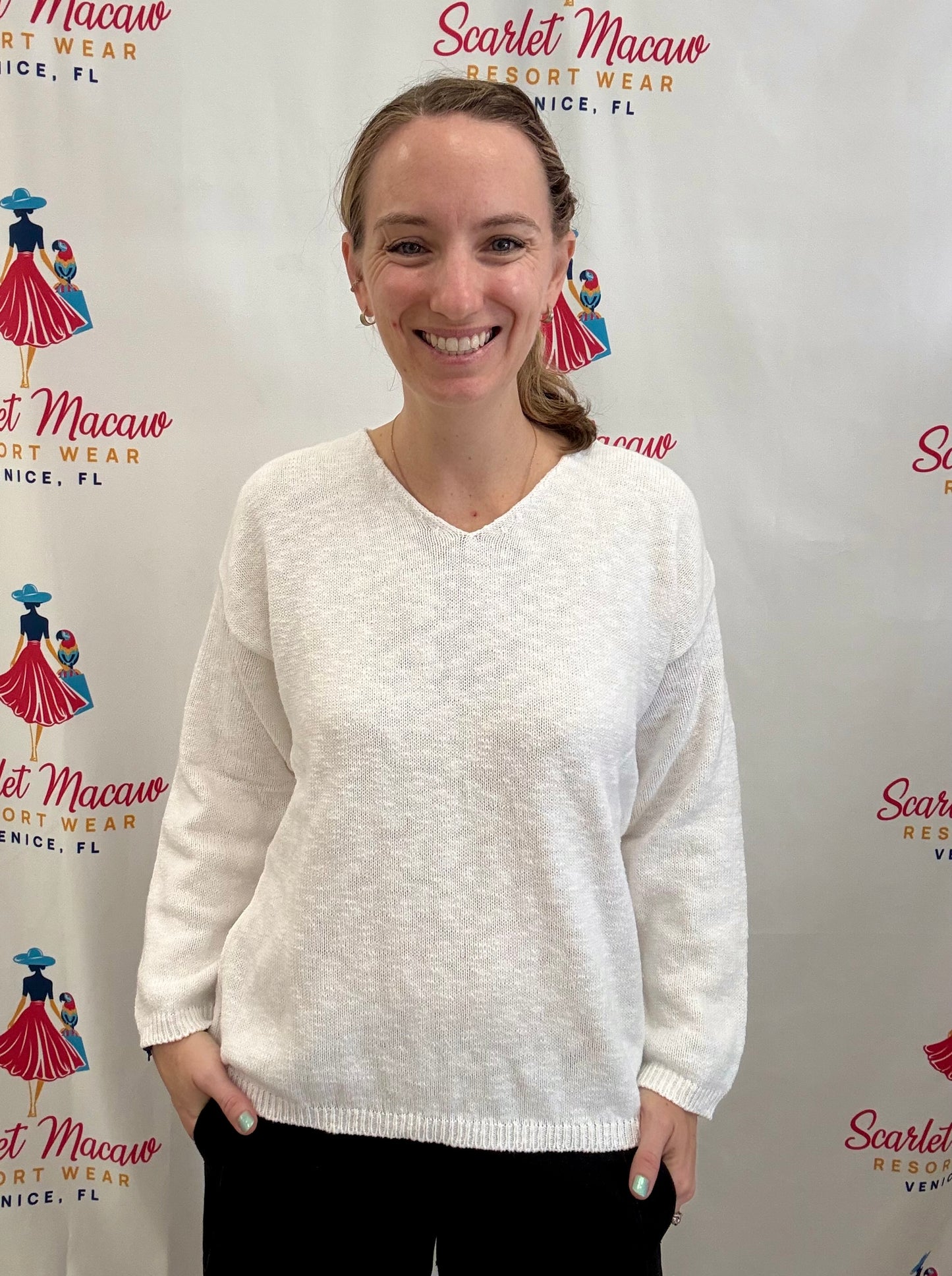 Avalin N9592 Crop V-Neck Sweater