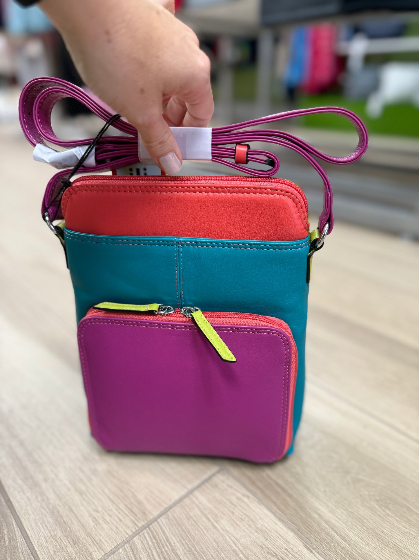 ILI 6330 Crossbody Organizer Bag