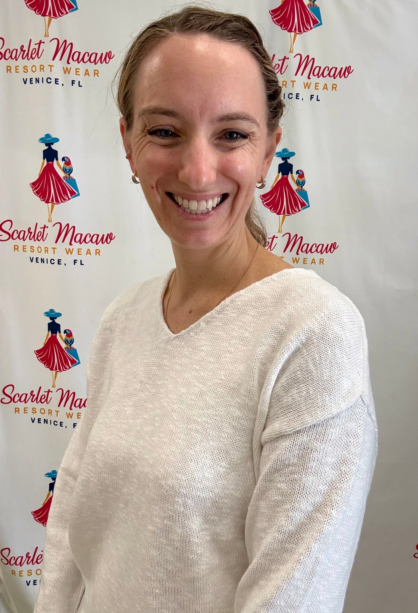 Avalin N9592 Crop V-Neck Sweater