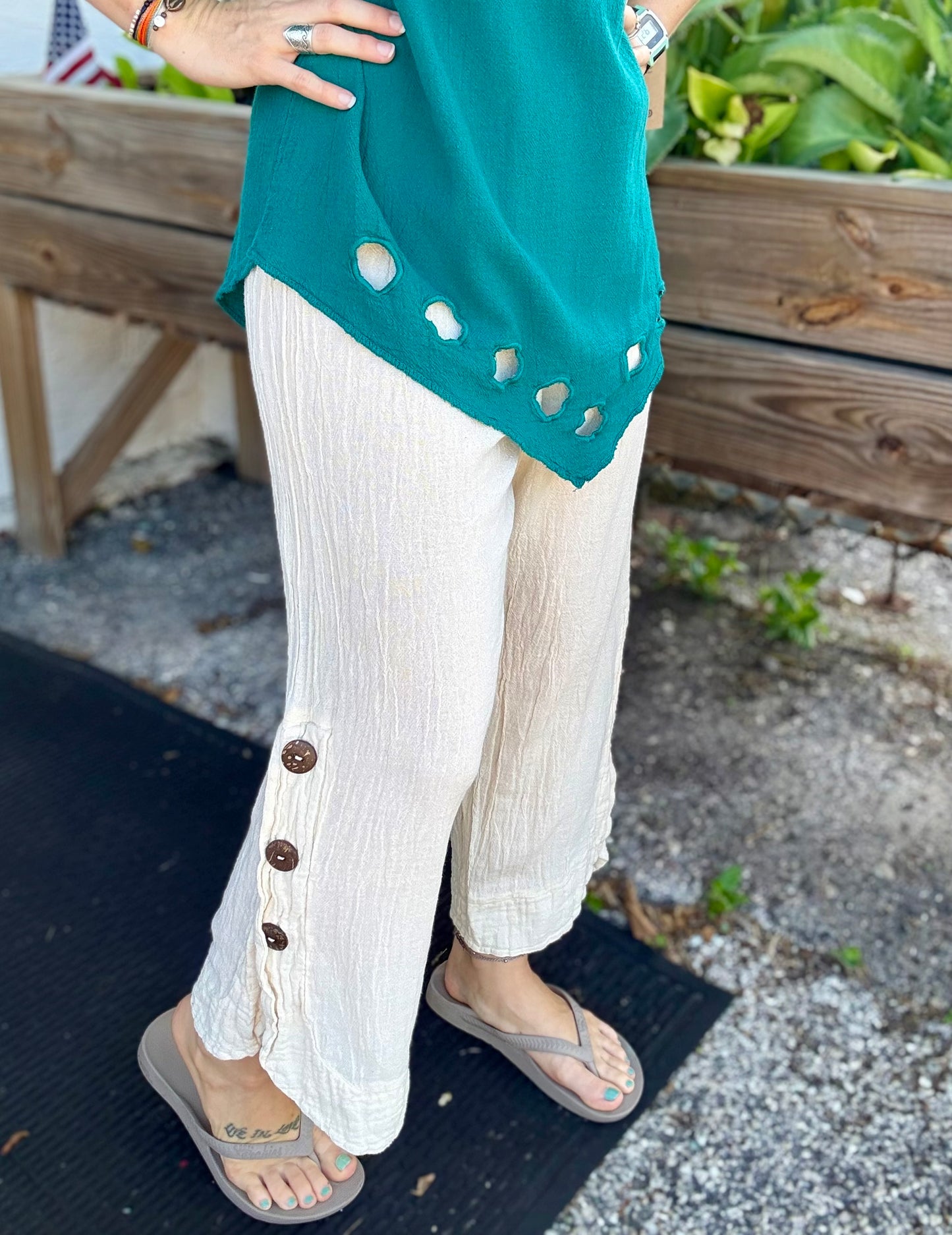 Dunes Buho Button Capri