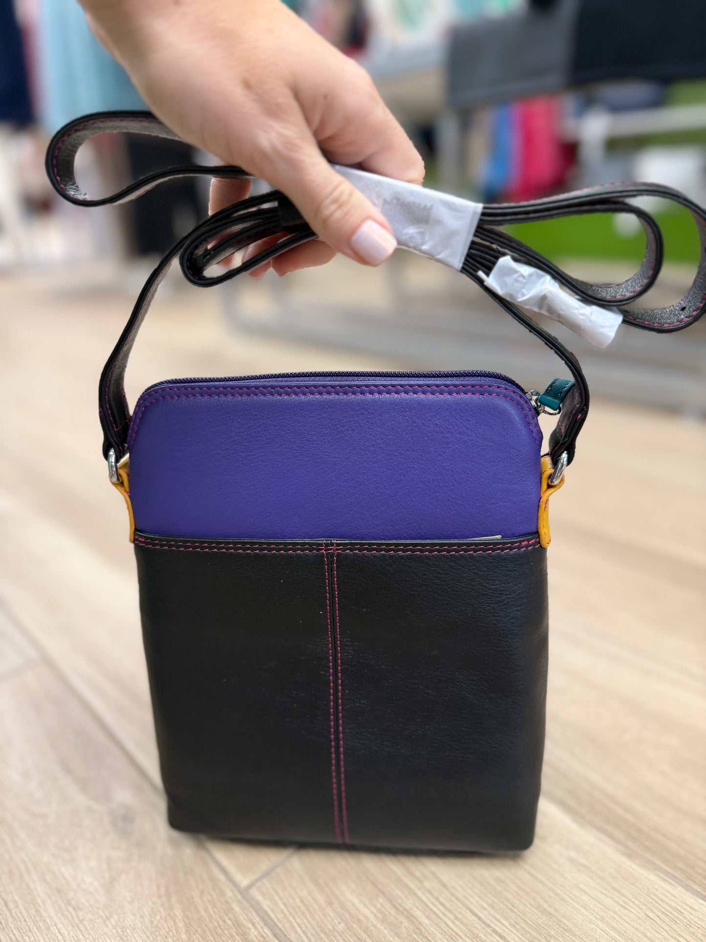 ILI 6330 Crossbody Organizer Bag