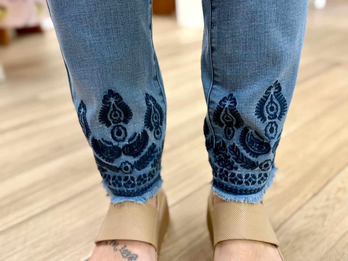 Euro Ethyl P31 Ankle Embroider Jean