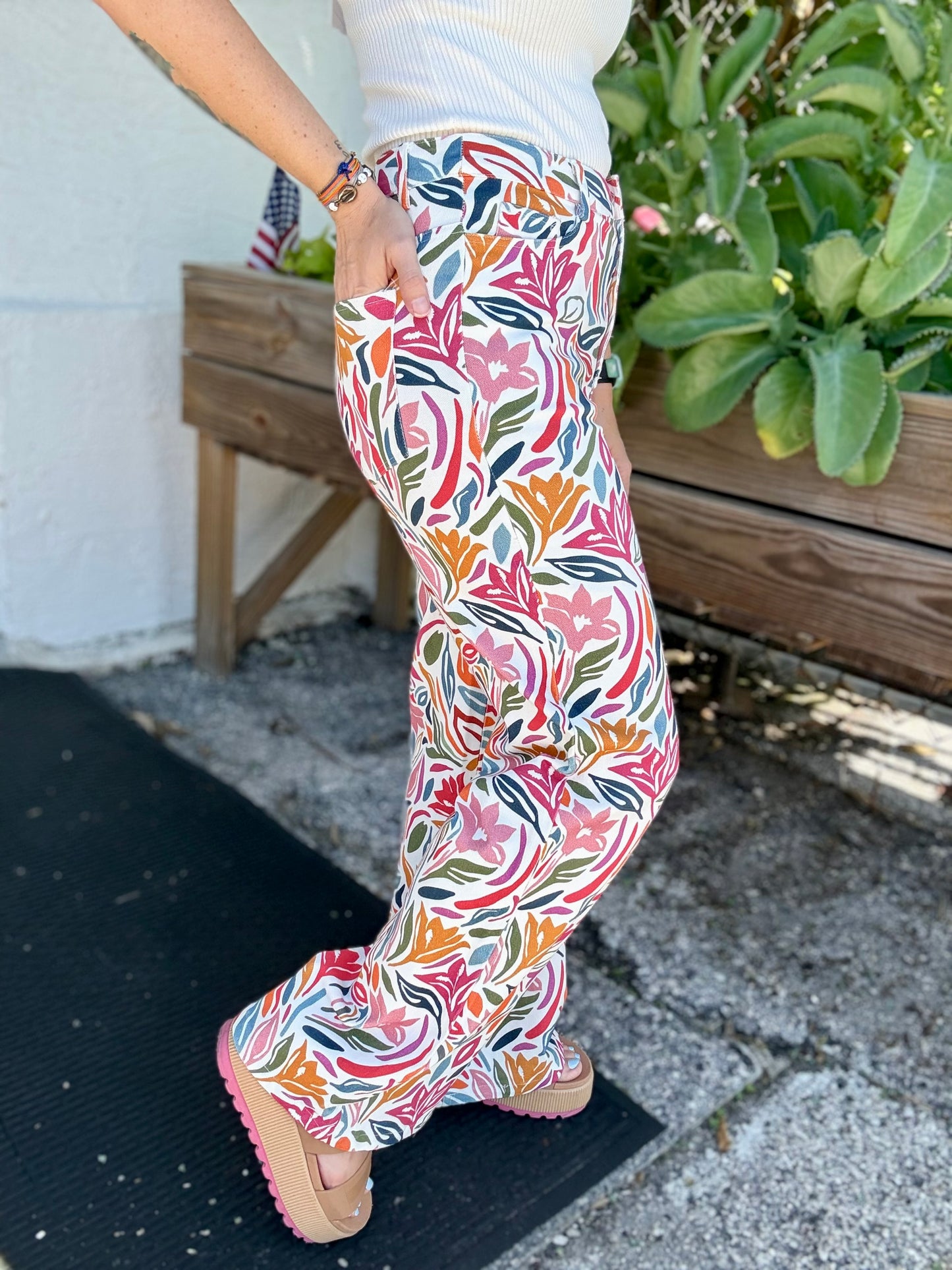 AnniewearArtistic Floral Print Jean