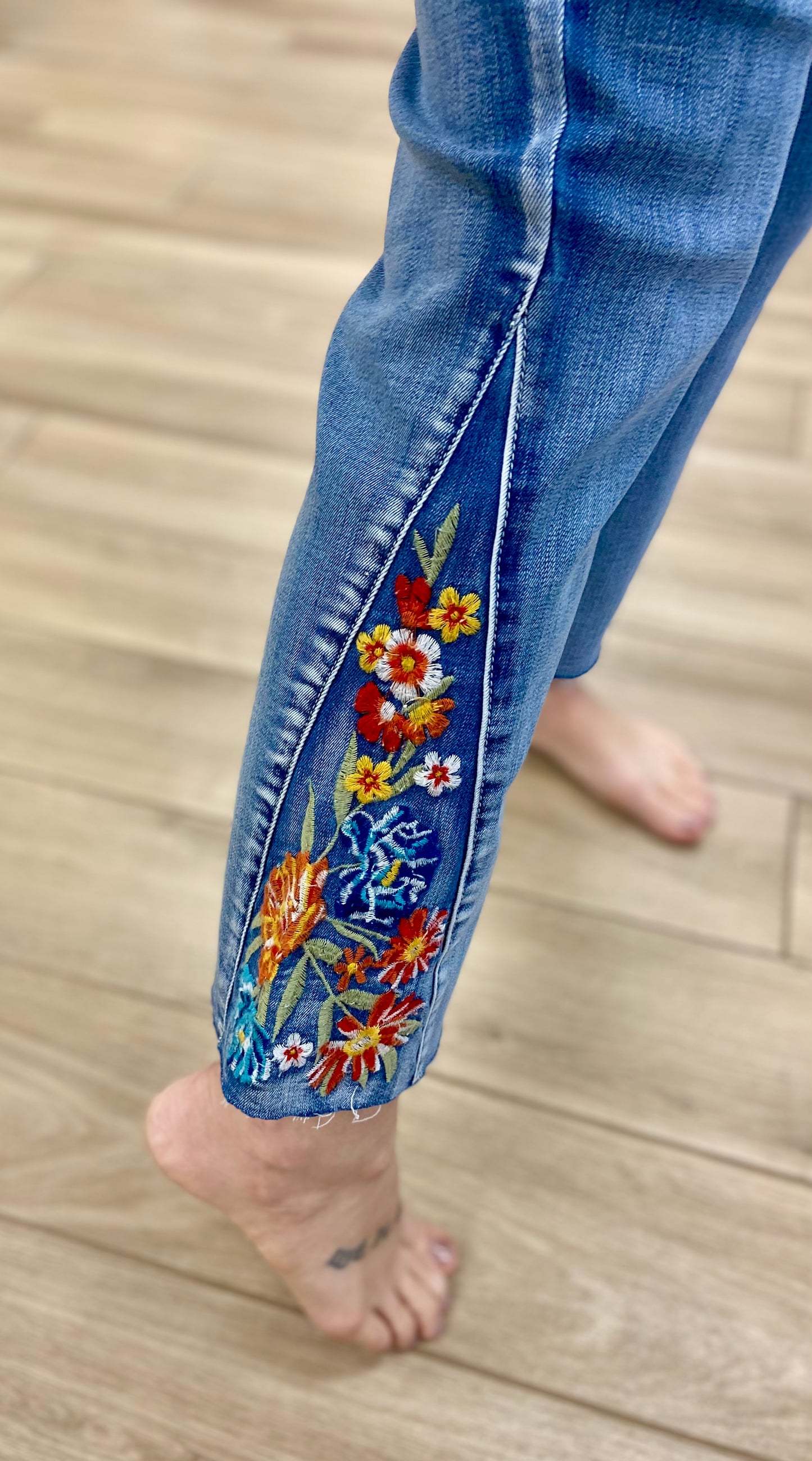 Euro Ethyl Z18BWEMB Embroidered Jeans