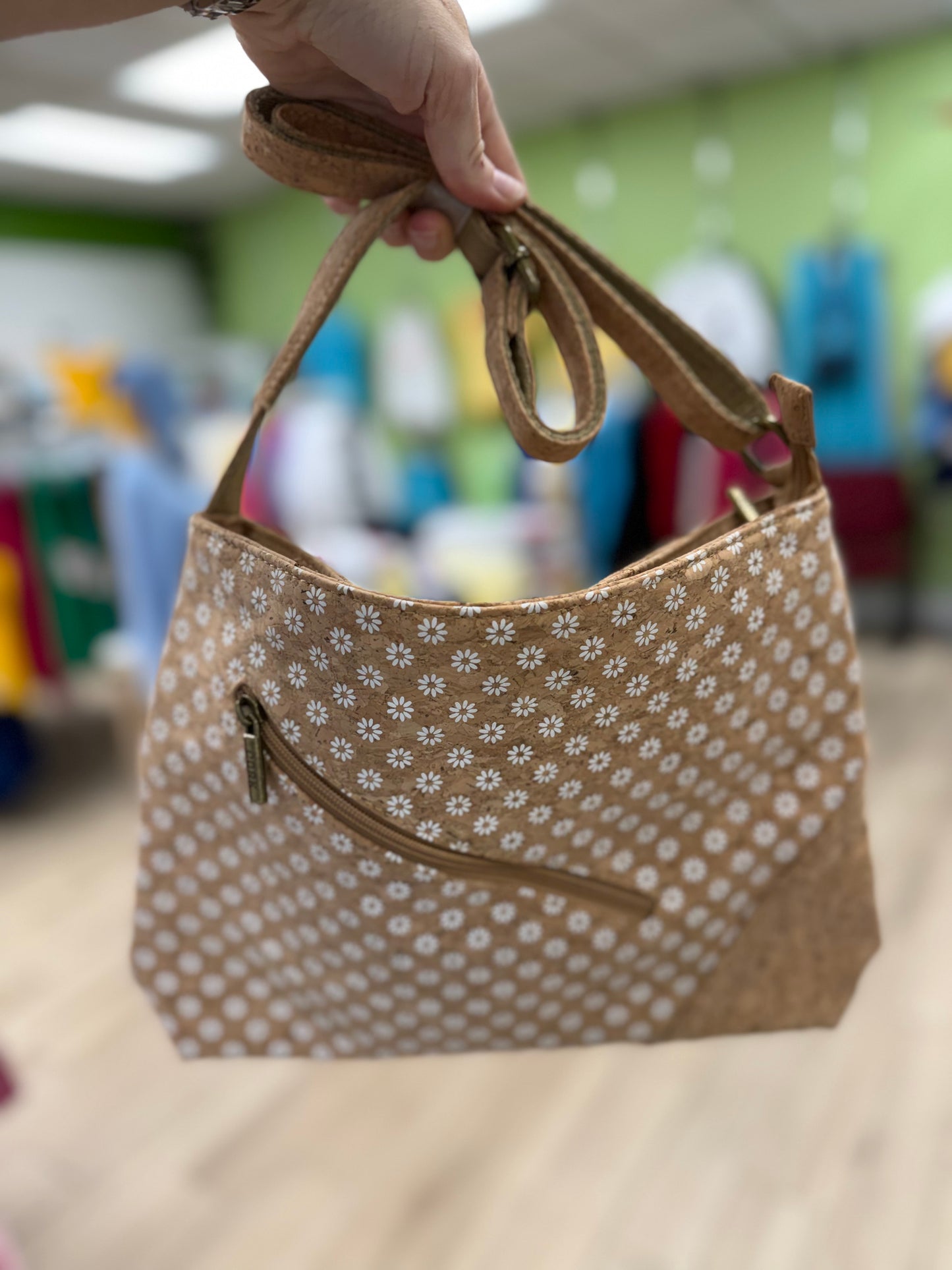 Meninas 2339 Sideways Zip Cork Bag