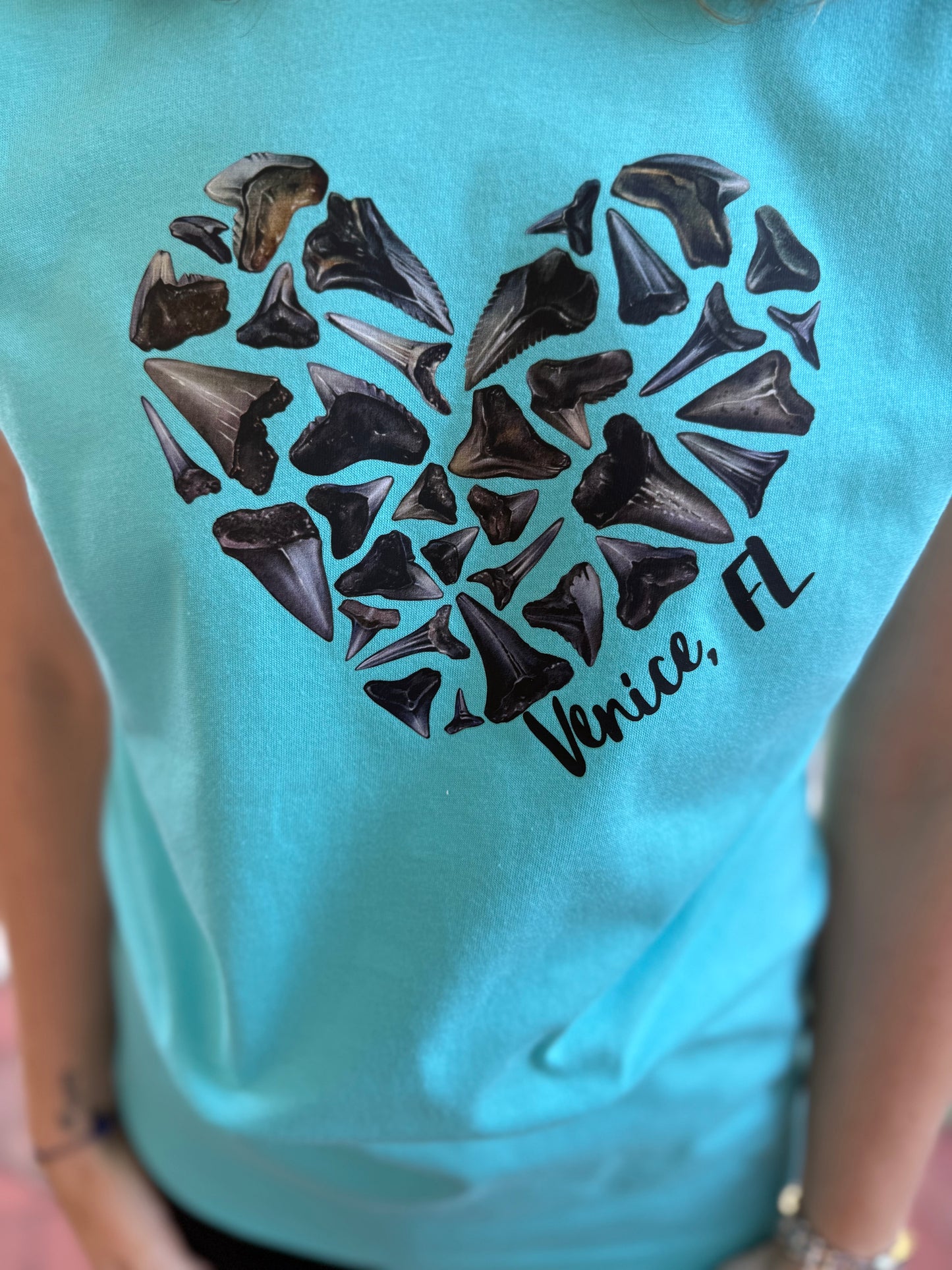 Driftwood & Decor Venice Shark Tooth Heart Top
