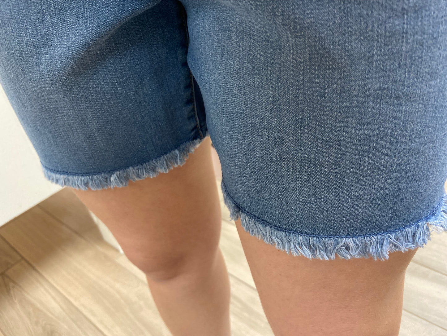 Sugar Magnolia 5250683HA Fray Denim Short