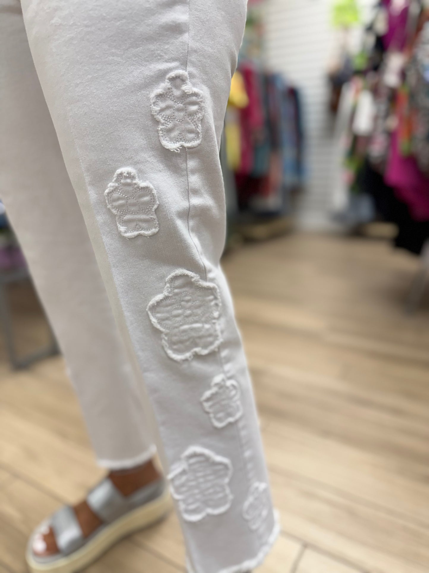 Multiples M26702 White Flower Applique Jeans