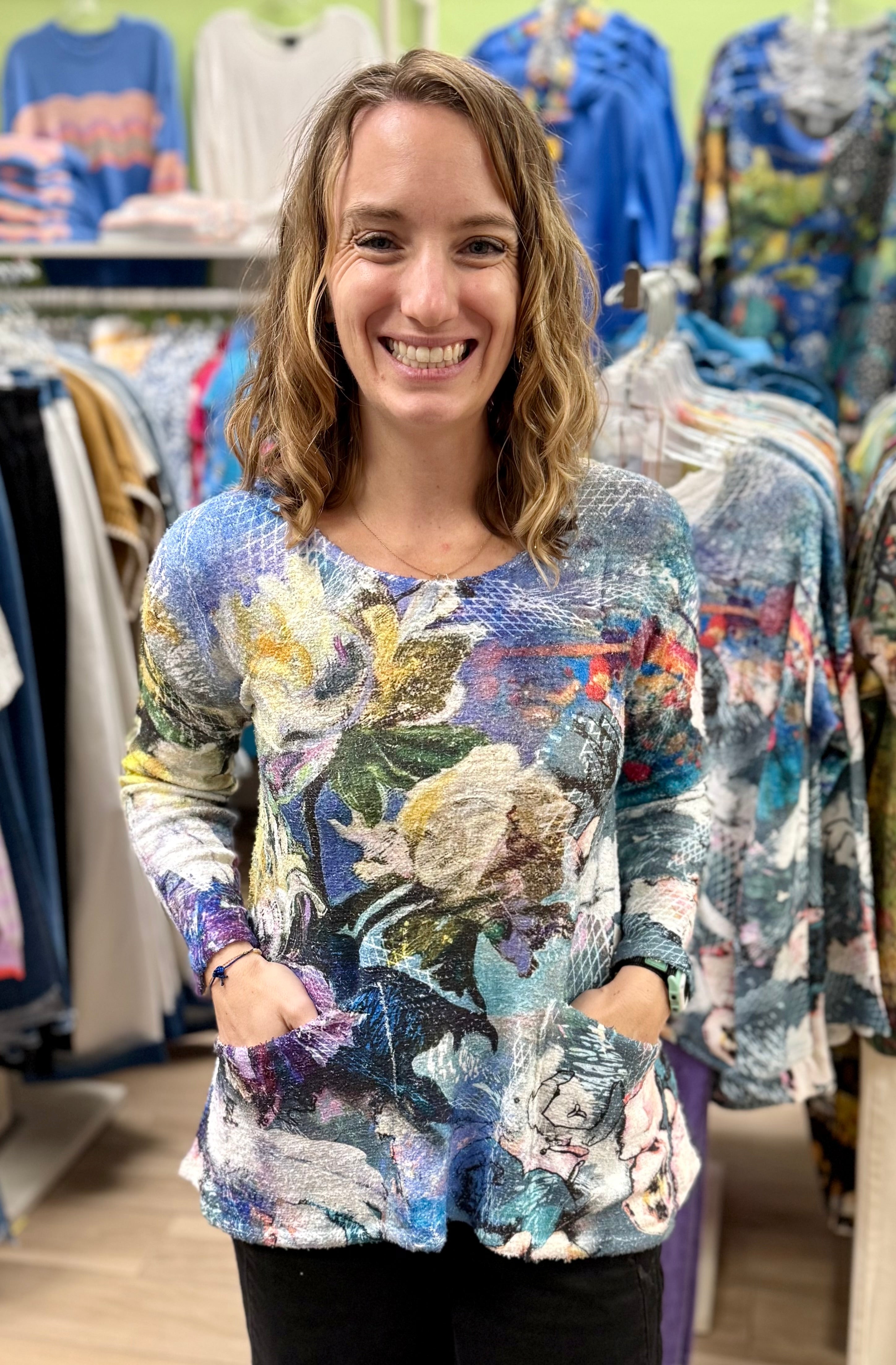 Inoah T1510BE Blue Iris Top – Scarlet Macaw Resort Wear