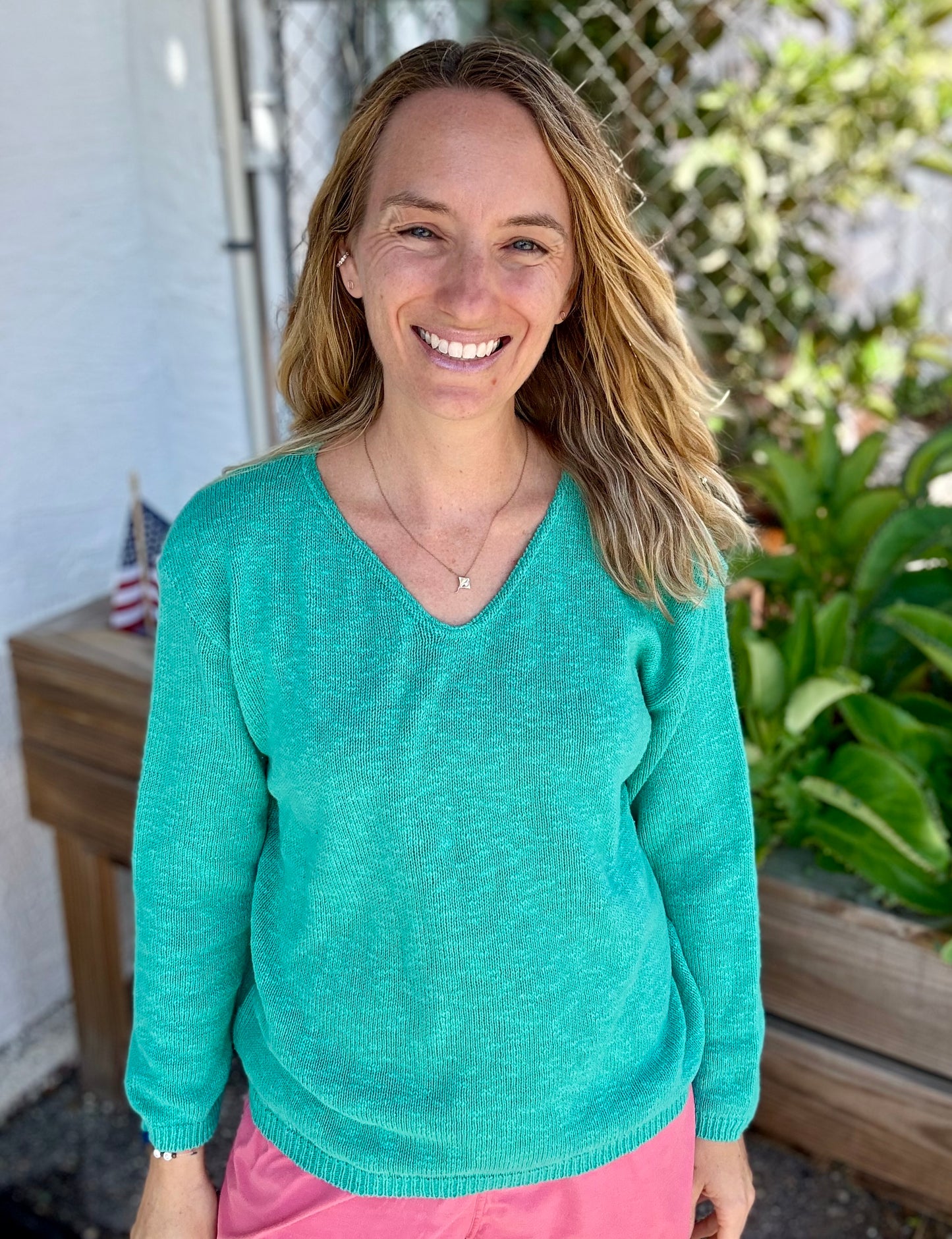 Sage 4000 V-Neck Crop Sweater