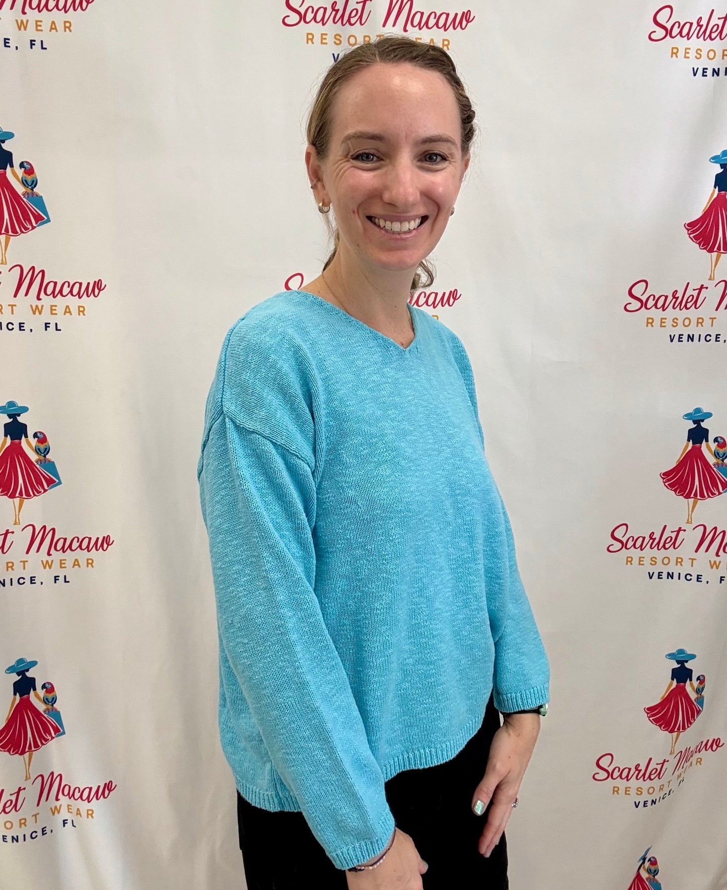 Avalin N9592 Crop V-Neck Sweater