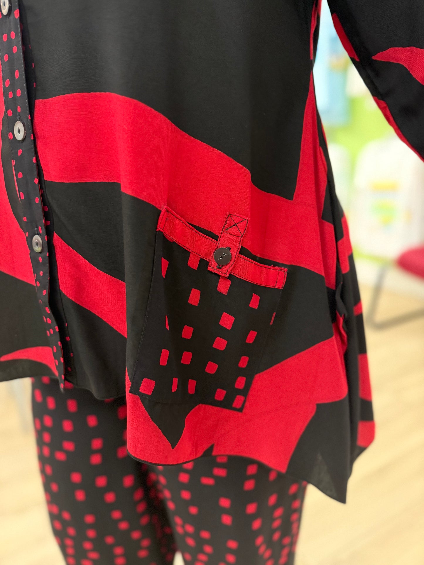 Iguana Hourglass Top