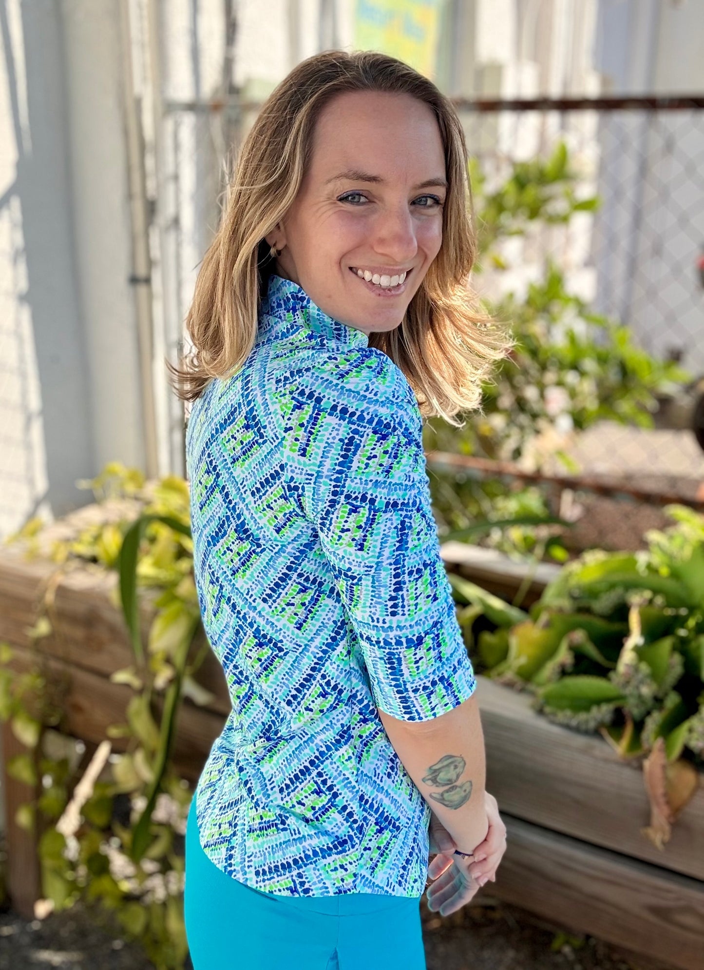 Ibkul 41000 UPF Ruched Arm Print Top