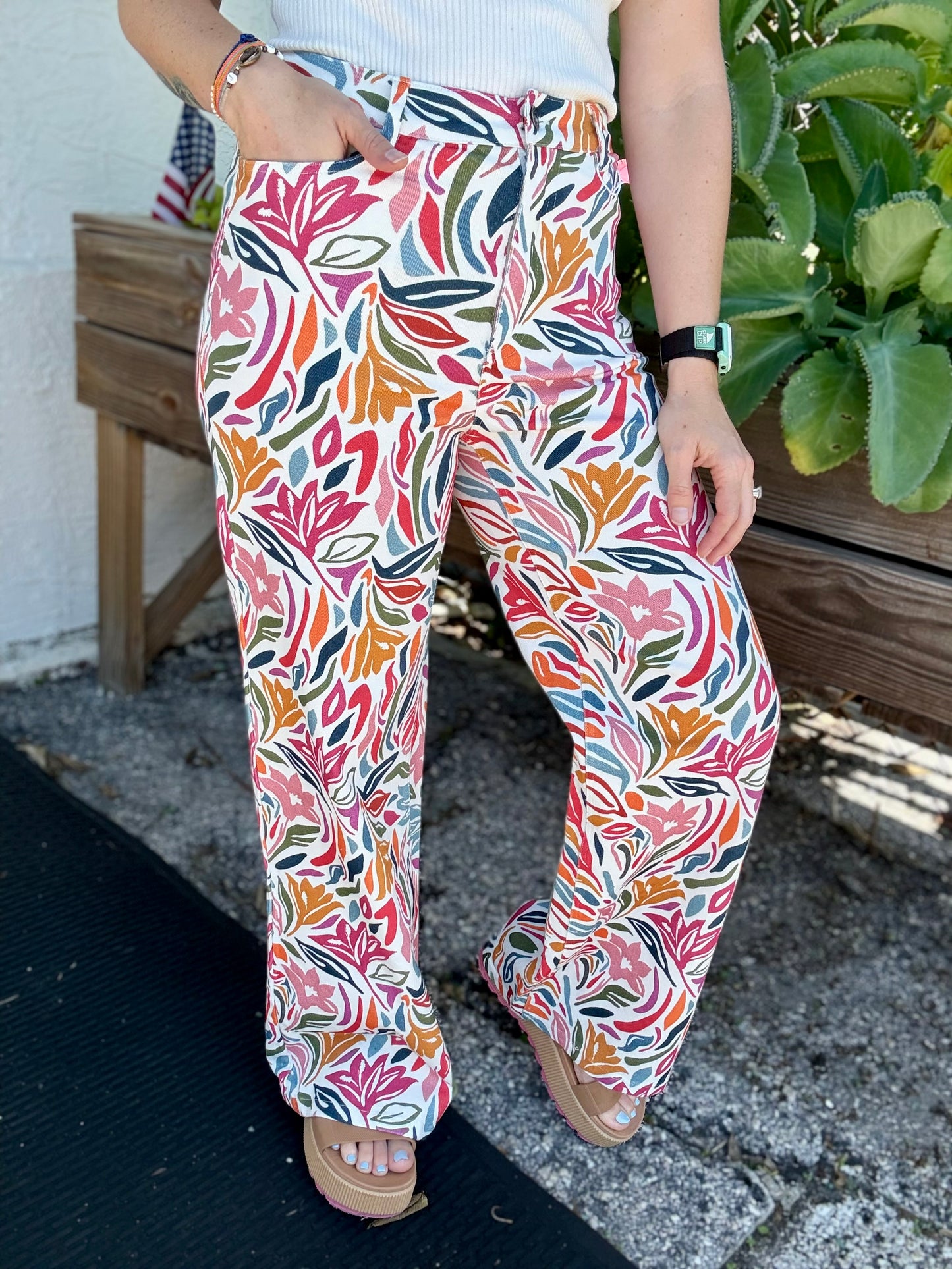 AnniewearArtistic Floral Print Jean