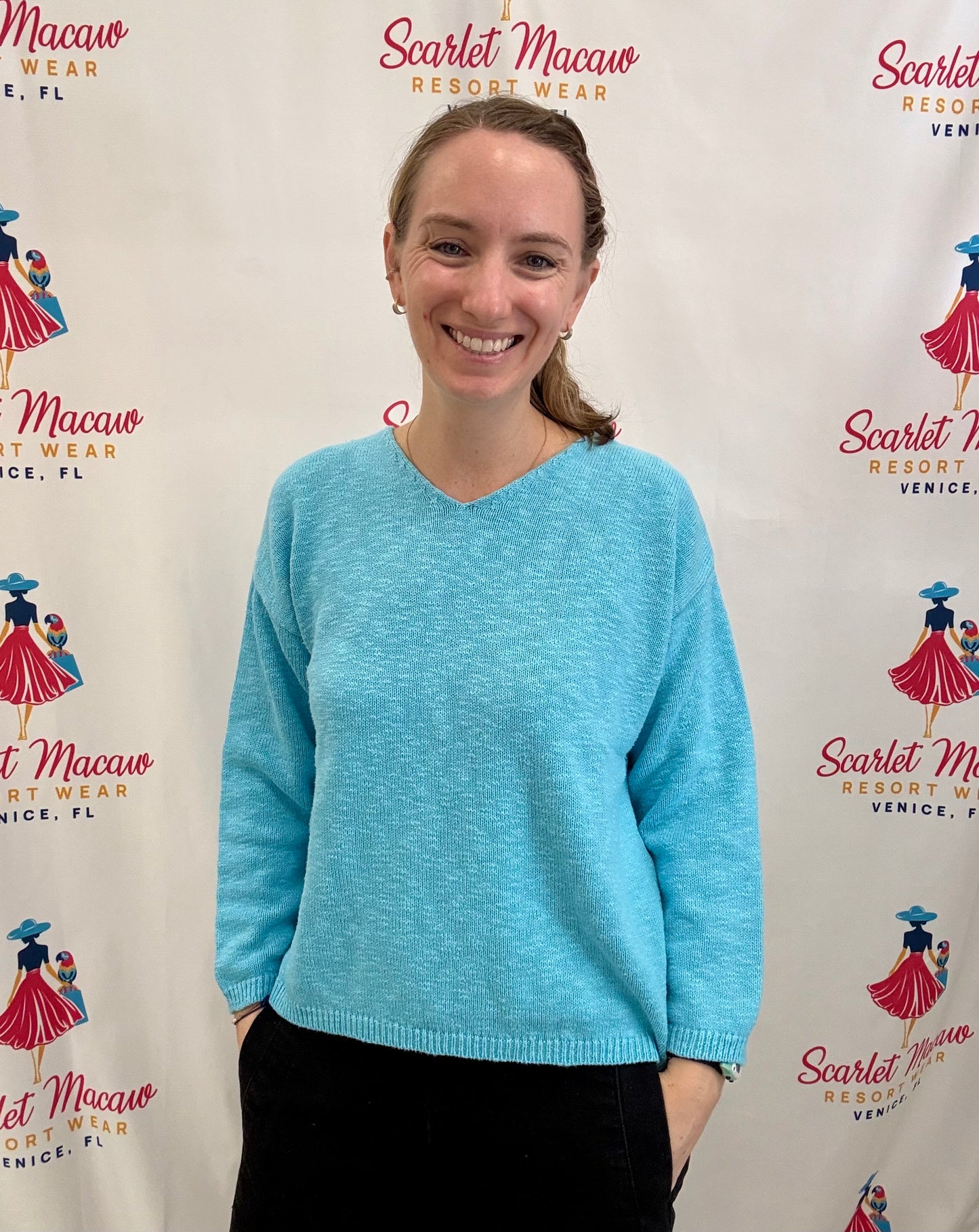 Avalin N9592 Crop V-Neck Sweater