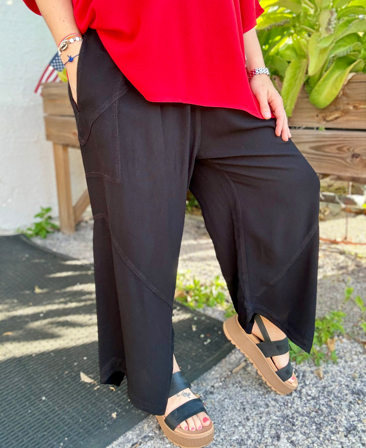 Dairi One Size Pointed Hem Crop Pant