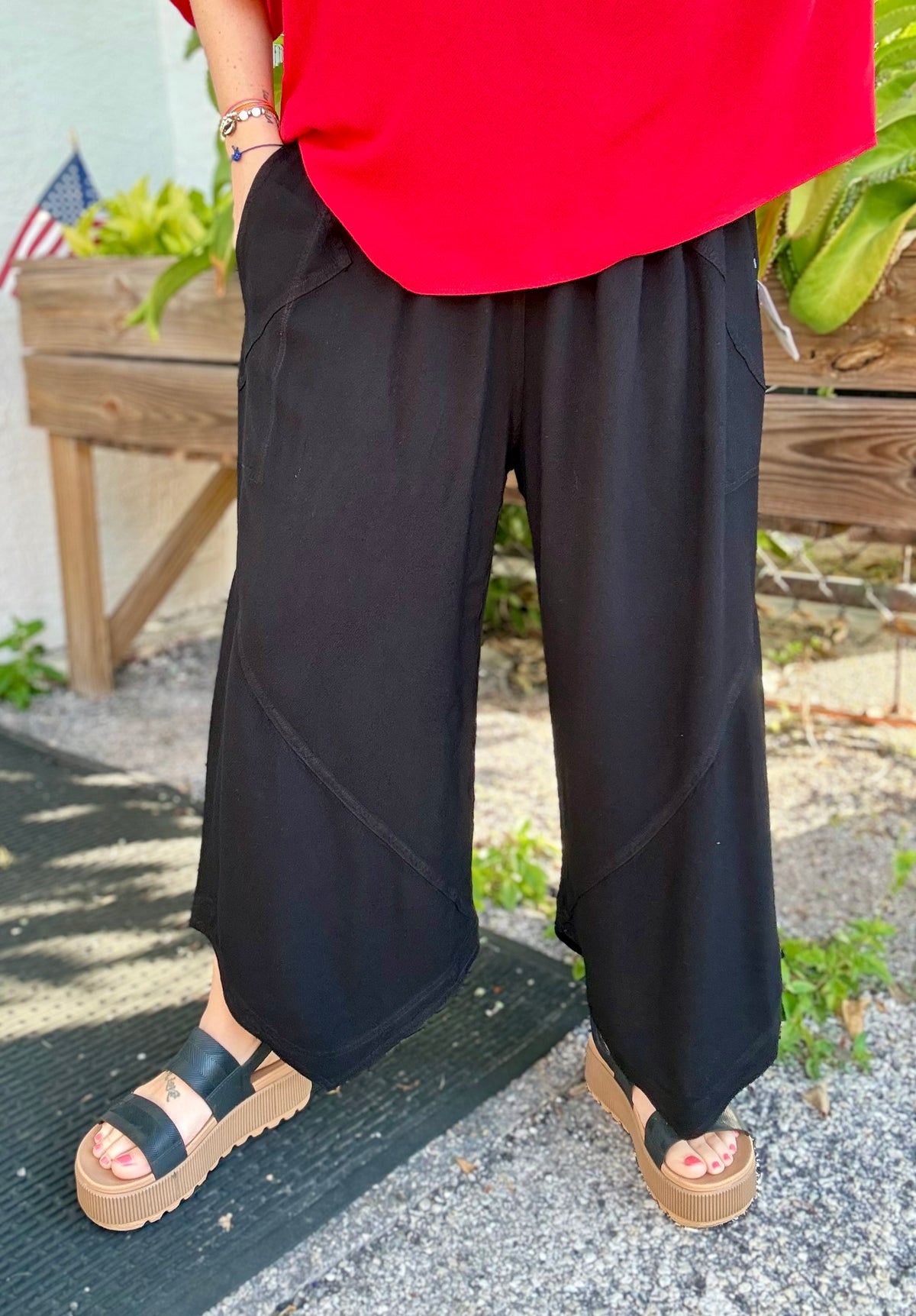 Dairi One Size Pointed Hem Crop Pant