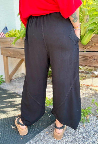 Dairi One Size Pointed Hem Crop Pant
