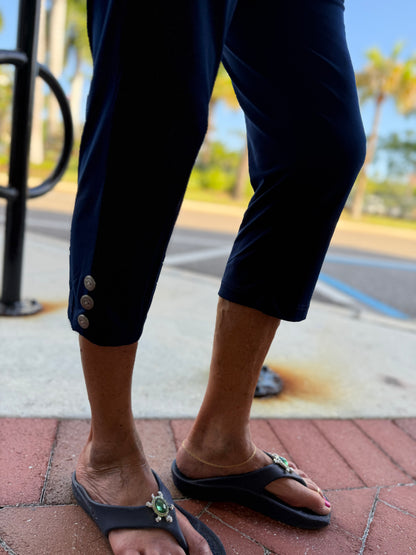 Fashque Button Stretch Capri