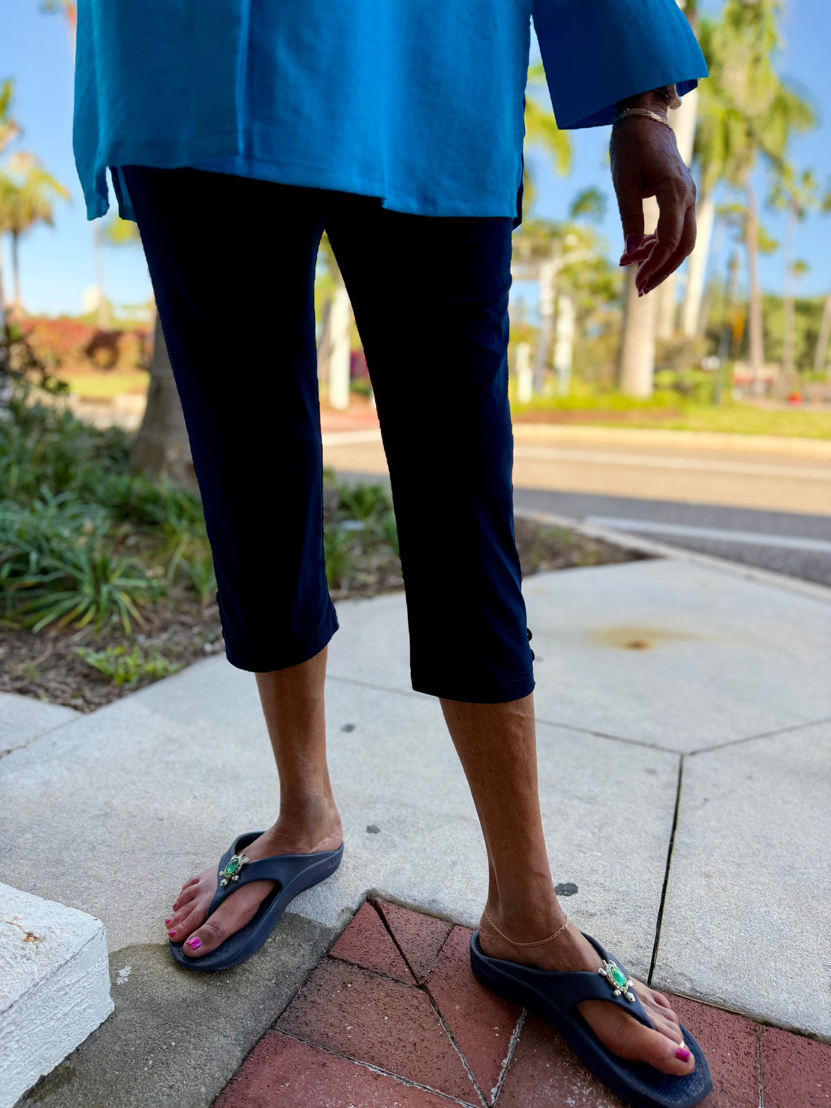 Fashque Button Stretch Capri